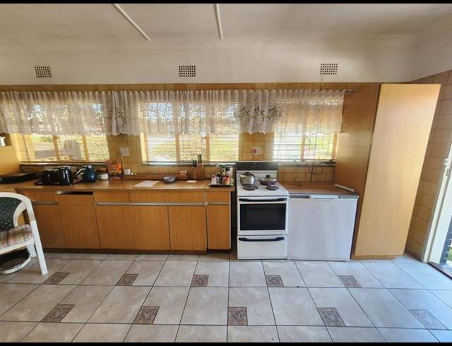 3 BEDROOM HOUSE FOR SALE IN FLORENTIA